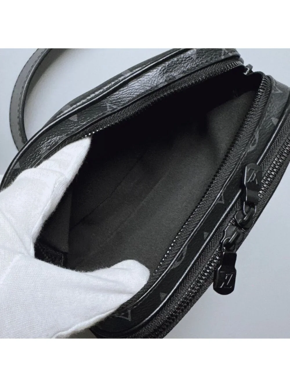 Louis Vuitton Vitton Monogram Eclipse Alpha Messenger